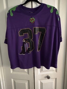 EUC Sz 2X Box Lunch Evil Queen Embroidered Half Jersey Top